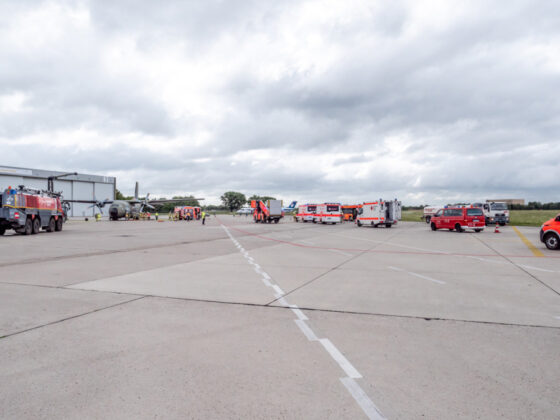 ICAO Übung an der Transall, an Halle 2. zusammen mit mehreren Rettungskräften