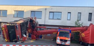 Unfall mit Feuerwehrkran