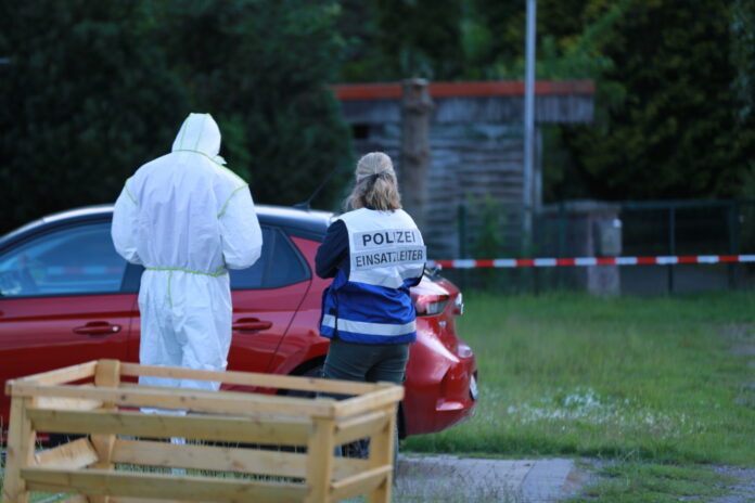 Mutmaßliches Tötungsdelikt in Neustadt/Hagen - Weibliche und männliche Person durch Polizei tot aufgefunden
