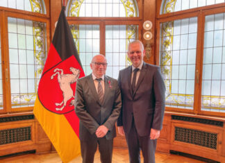 Experimentalphysiker Prof. Dr. Wolfgang Ertmer erhält Verdienstkreuz 1. Klasse Ordensaushändigung Prof. Ertmer