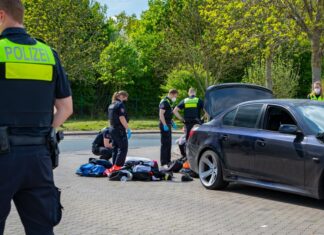 sicher.mobil.leben. – Länderübergreifende Verkehrssicherheitsaktion zu Fahrtüchtigkeit mit 7.000 Kontrollen an 195 Punkten in ganz Niedersachsen Pkw-Kontrolle durch die Polizei