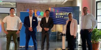 (v.l.n.r.: Dr. Jens Kotlarski, Geschäftsführer ROBCORE GmbH, Philipp Becker, Geschäftsführer Vision Lasertechnik GmbH, Regionspräsident Steffen Krach, Prof. Dr. Julia Gillen, Vizepräsidentin für Lehre und Studium der Leibniz Universität Hannover und Staatssekretär Stefan Muhle haben am Mittwoch die Dachmarke „Robotics City Hannover“ enthüllt.