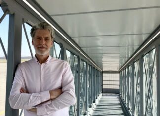 Hannover Airport: Neue Vortragsreihe ‚Zweieinhalb für zehn‘ Thomas Bergen in der Fluggastbrücke 17