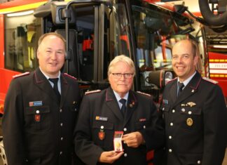 Jahreshauptversammlung der Langenhagener Feuerwehr konnte endlich stattfinden Jens Heindorf, Harald Garlisch, Moritz Fischer.