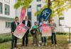 Freuen sich auf den Kultursommer 2022 (v. l.): Regionspräsident Steffen Krach, Stefan Becker, Geschäftsführer der Stiftung Kulturregion Hannover, Musikerin Noam Bar, Angela von Mirbach, Kulturbeauftragte der Gemeinde Wedemark, und Stefani Schulz, Leiterin des Teams Kultur der Region Hannover.