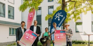 Freuen sich auf den Kultursommer 2022 (v. l.): Regionspräsident Steffen Krach, Stefan Becker, Geschäftsführer der Stiftung Kulturregion Hannover, Musikerin Noam Bar, Angela von Mirbach, Kulturbeauftragte der Gemeinde Wedemark, und Stefani Schulz, Leiterin des Teams Kultur der Region Hannover.