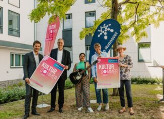 Kultursommer 2022: Musikfestival startet am 9. Juli in die Saison Freuen sich auf den Kultursommer 2022 (v. l.): Regionspräsident Steffen Krach, Stefan Becker, Geschäftsführer der Stiftung Kulturregion Hannover, Musikerin Noam Bar, Angela von Mirbach, Kulturbeauftragte der Gemeinde Wedemark, und Stefani Schulz, Leiterin des Teams Kultur der Region Hannover.