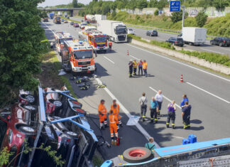 Schwerer Lkw-Unfall auf der A2 sorgt für lange Staus Schwerer Lkw-Unfall auf der A2 sorgt für lange Staus