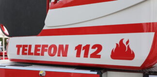 Schriftzug auf Feuerwehrfahrzeug: Telefon 112