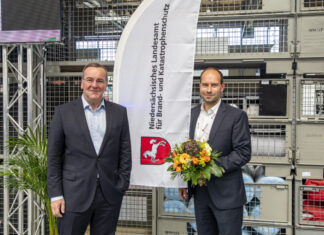 Minister Pistorius stellt Mirko Temmler als neuen Präsidenten des Niedersächsischen Landesamtes für Brand- und Katastrophenschutz (NLBK) vor Minister Pistorius (li) stellt Mirko Temmler als neuen Präsidenten des Niedersächsischen Landesamtes für Brand- und Katastrophenschutz vor.