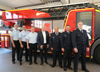 Personelle Veränderungen für Stadtfeuerwehr Langenhagen und Ortsfeuerwehr Godshorn v.l.: Karsten Habermann, Michael Schuster, Thorsten Kafurke, Mirko Heuer, Thomas Ajrumow, Arne Boy, Oliver Schütte.
