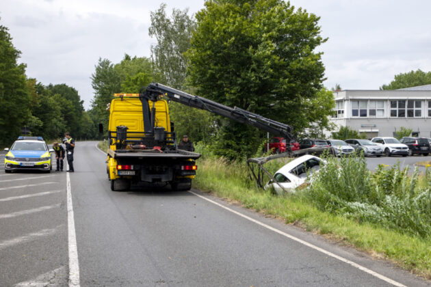 Verkehrsunfall auf der Langenhagener Straße - Fahrerin aus PKW befreit