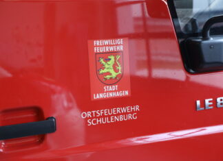 Jahreshauptversammlung der Ortsfeuerwehr Schulenburg Logo auf Feuerwehrwagen - Ortsfeuerwehr Schulenburg