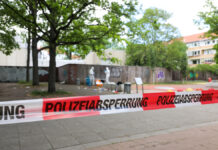 Versuchtes Tötungsdelikt in Leinhausen: 17-Jähriger sticht an Haltestelle auf 32-Jährigen ein Messerangriff / Polizei / Spurensicherung / Polizeiabsperrung