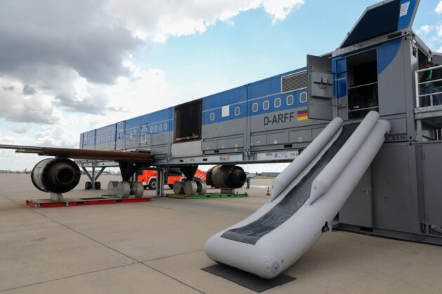 Mobile Brandsimulationsanlage am Flughafen Hannover eingeweiht