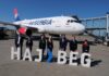 Martin Altemöller (Bereichsleiter Aviation Management am Hannover Airport) mit Vertretern der Airline.