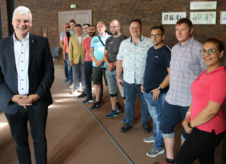 Neue Kolleginnen und Kollegen zur Begrüßung im Rathaus Langenhagen Am Dienstag, 21.06.2022 hatte Bürgermeister Mirko Heuer zum zweiten Mal in diesem Jahr in den Ratssaal geladen, um seine neuen Kolleginnen und Kollegen persönlich zu begrüßen.