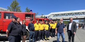 Sechs weitere Feuerwehrfahrzeuge gingen heute im Beisein von Innenminister Boris Pistoris in die Ukraine