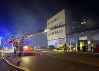 Brand in einer Autowerkstatt in Vahrenwald Brand in der Büttnerstraße.