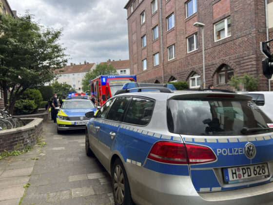 Hannover-Limmer: 57-Jährige mit Stichverletzungen in Wohnung aufgefunden
