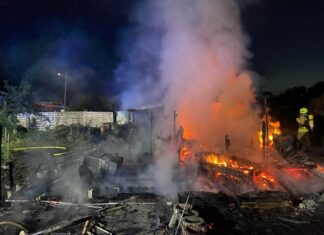 Laubenbrand in Hannover-Badenstedt Feuerwehreinsatz