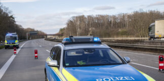 Polizeiwagen auf der Autobahn