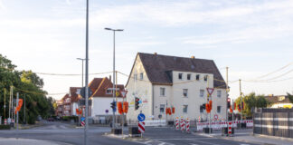 Ampel regelt aktuell noch Verkehr im Baustellenbereich auf dem Reuterdamm.