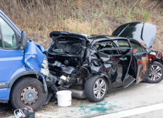 Autobahn A2 – Transporter fährt ungebremst auf Opel – 51-jähriger Beifahrer des Opel verstirbt noch vor Ort Verkehrsunfall A2 bei Herrenhausen