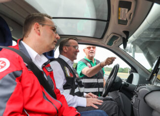 Start der Sommerferien in Niedersachsen: Gemeinsame Aktion des Niedersächsischen Innenministeriums mit verschiedenen Kooperationspartnern für mehr Achtsamkeit im Straßenverkehr Gemeinsame Aktion für mehr Achtsamkeit im Straßenverkehr