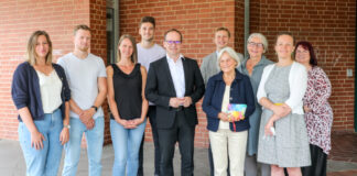 Kultusminister Tonne eröffnet Sommerschule in Langenhagen.