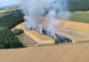 Luftaufnahme - Flächenbrand in der Leinefeldstraße in Brelingen.