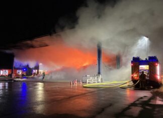 Großbrand auf der Zentraldeponie Lahe Großbrand auf der Deponie Hannover-Lahe.
