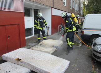 Kellerbrand in Mehrfamilienhaus in Garbsen Feuerwehreinsatz