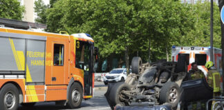 Pkw landet in Hannover-Südstadt nach Kollision auf dem Dach - zwei Leichtverletzte