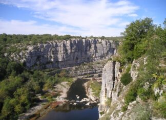 Aktion und Entspannung am Ardèche Canyon in Südfrankreich Ardeche Canyon in Südfrankreich.