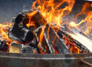 Offenes Feuer und Grillen in öffentlichen Park- und Grünanlagen verboten Grill-Holzkohle-offenes Feuer