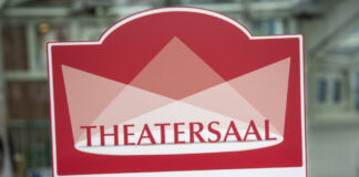 Schild: Theatersaal Langenhagen