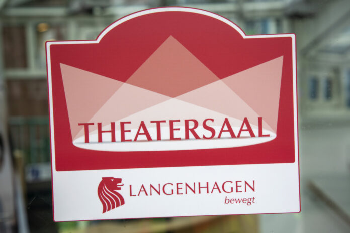 Schild: Theatersaal Langenhagen