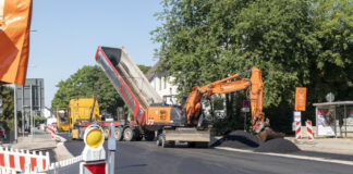 Straßenbau - Baustelle - Asphaltarbeiten