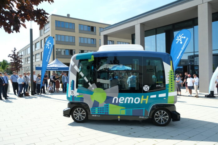 Einsatz für nemoH: Region Hannover testet autonomen Shuttlebus
