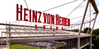 Der 15x4 Meter große Heinz-von-Heiden-Arena-Leuchtschriftzug auf dem Stadiondach im Norden.