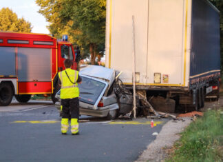 Tödlicher Unfall an der B65 – PKW rammt geparkten LKW Verkehrsunfall