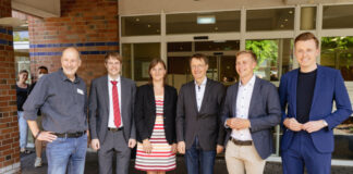 Bundesgesundheitsminister Lauterbach und Landtagskandidat Wook besuchen City-Park Residenz in Langenhagen