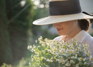 Audi Ascot-Renntag 2022 startet am 21. August auf der Neuen Bult Frau mit Hut