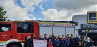 Schlemmer-Markt Segebrecht EDEKA sammelt für die Jugendarbeit der Ortsfeuerwehr Isernhagen HB.