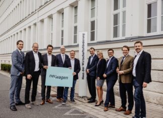 „neu/wagen“: Region & Partner bringen Automotive-Projekt ins Rollen Partnerinnen und Partner im Netzwerk „neu/wagen“ (v. l.): Dr. Michael Merwart (Projektleitung „neu/wagen“, Region Hannover), Ulf-Birger Franz (Wirtschaftsdezernent, Region Hanover), Steffen Krach (Regionspräsident), Prof. Dr. Martin Grotjahn (Hochschule Hannover), Dirk Schulze (IG Metall Hannover), Prof. Dr. Holger Blume (Leibniz Universität Hannover), Doris Petersen (hannoverimpuls), Kay Fauth (Wirtschaftsförderungsgesellschaft Hildesheim), Moritz Mogwitz (NiedersachsenMetall) und Roman Kurowiak (ibk IngenieurCounsult).