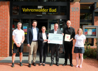 Stadt erhält 1 Million Euro Förderung für Sanierung des Vahrenwalder Bades Symbolische Scheckübergabe - Förderung zur Sanierung des Vahrenwalder Bades