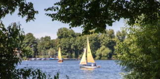 Segelboot auf Maschsee in Hannover