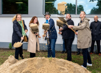 Hunderte feiern den Spatenstich für die Erweiterung der IGS SÜD in Langenhagen Spatenstich für die Erweiterung der IGS SÜD am 19.09.2022