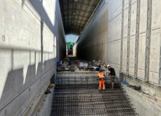 Einbau der weltweit größten Wellenmaschine Baustellenbesichtigung des Großen Wellenkanals der Leibniz Universität Hannover (LUH) in Hannover-Marienwerder.